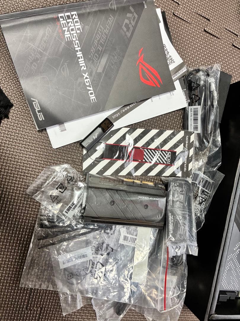 ROG CROSSHAIR X670E GENE マザー（M-ATX、中古）