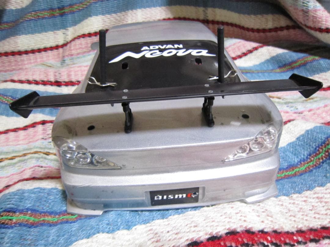 ヴォル　Yokomoって書いてあるラジコンカー　機械とかカバー付いてます