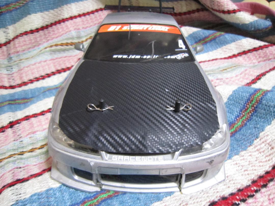 ヴォル　Yokomoって書いてあるラジコンカー　機械とかカバー付いてます