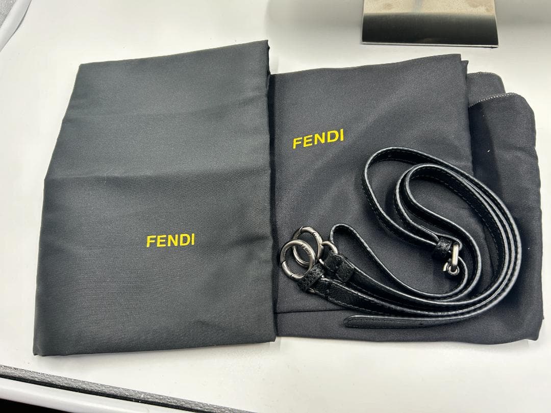 美品★FENDI フェンディ ハンドバッグ ピーカブーアイコニック 8BN226