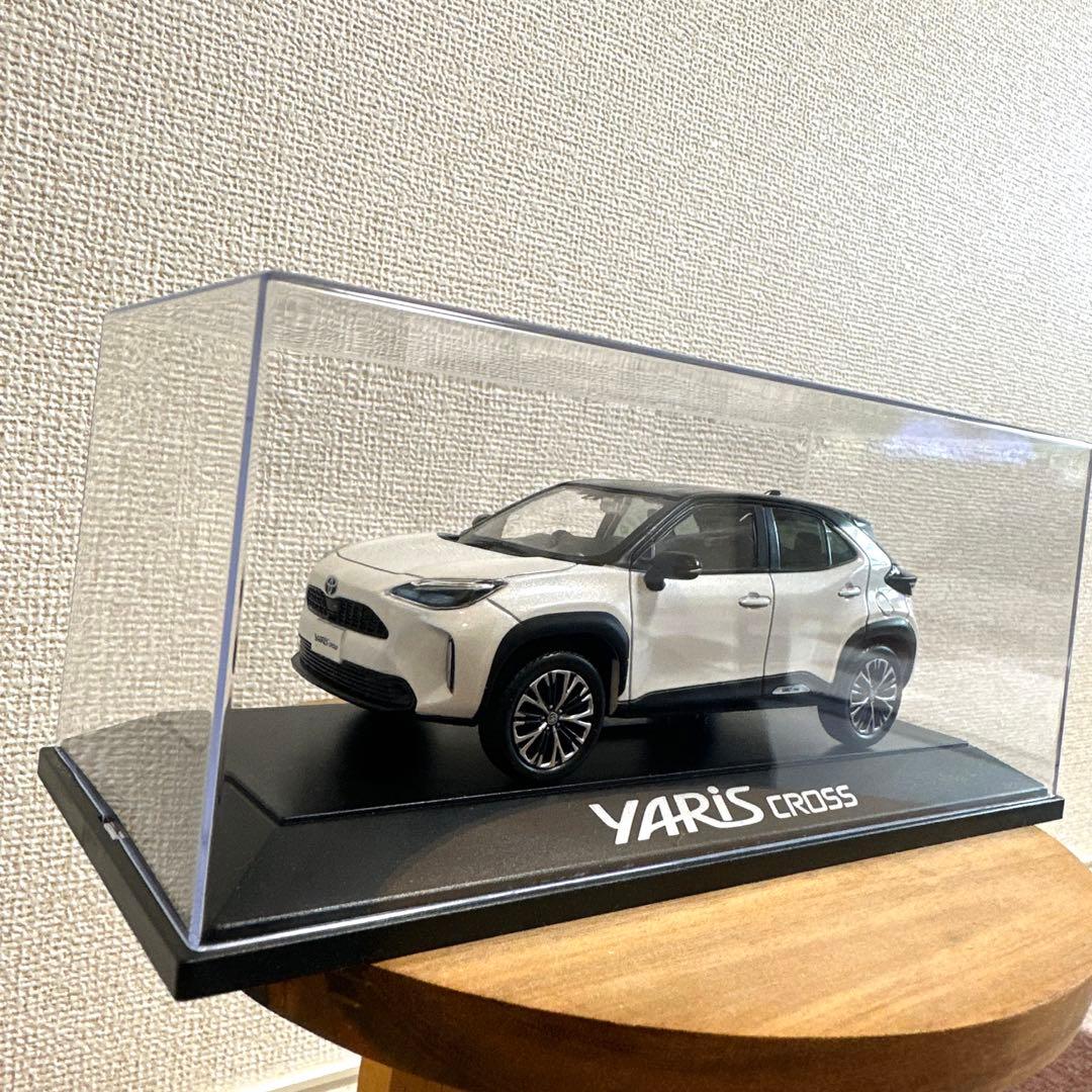 YARIS CROSS 1/43スケールミニカー