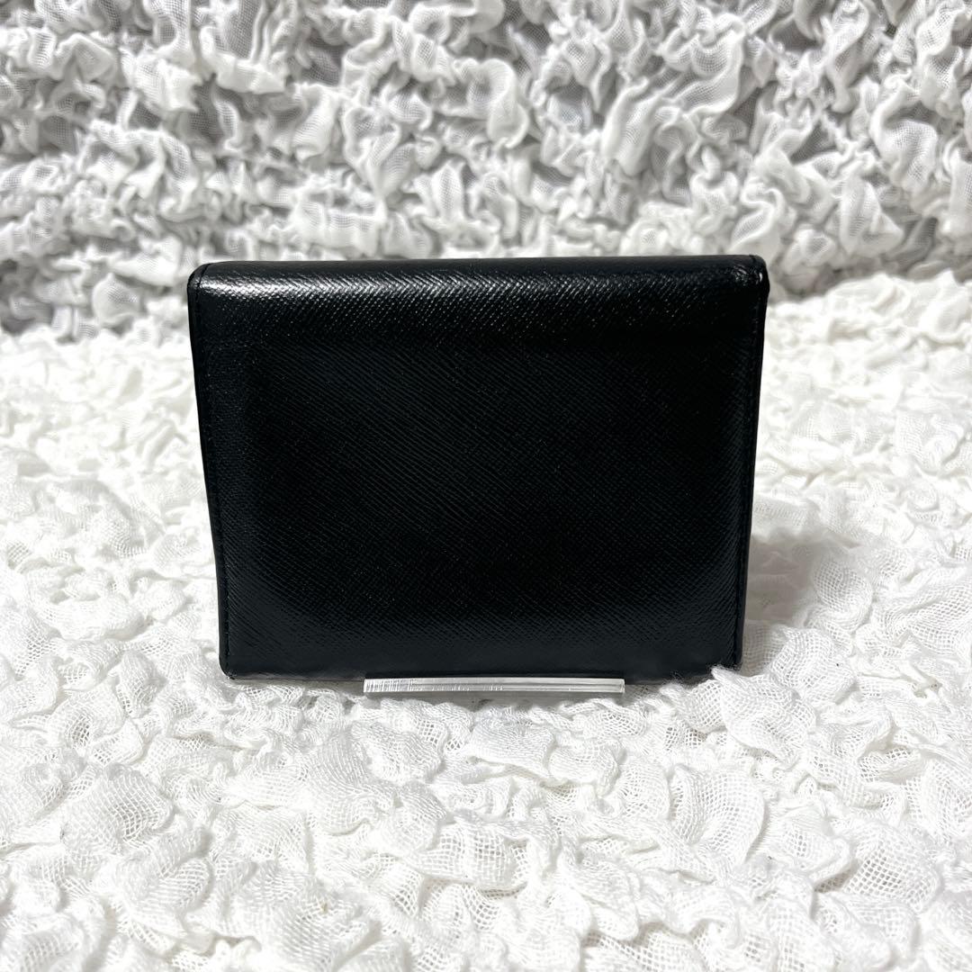 PRADA ブラック 三つ折り財布　三角　トライアングル　サフィアーノレザー