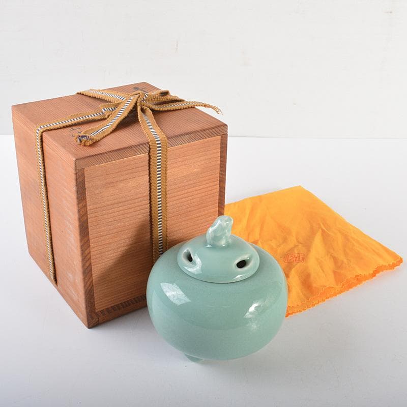 茶道具　板谷波山作　青磁　三足香爐　共布共箱　M　R6770