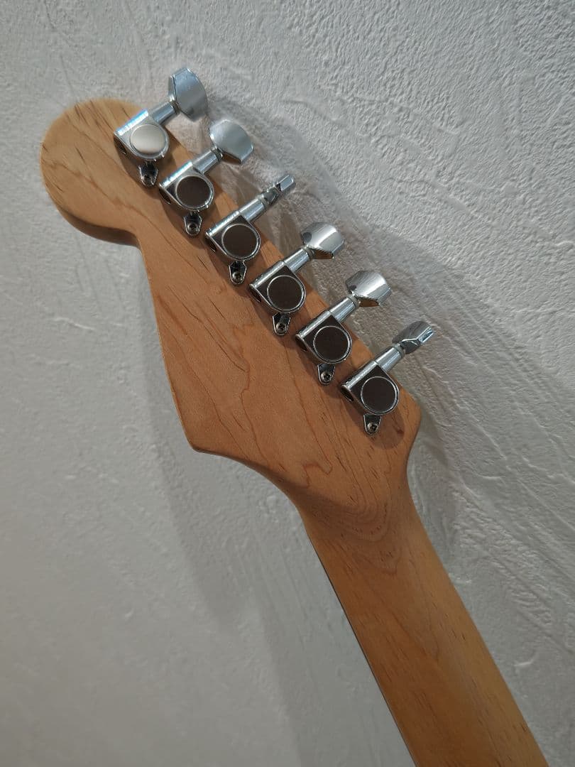 ストラトキャスターエレキギター　ターコイズブルー