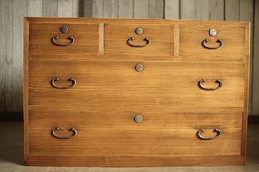 古く味のある木製の引き出し5杯　チェスト