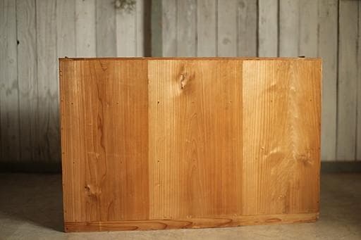 古く味のある木製の引き出し5杯　チェスト