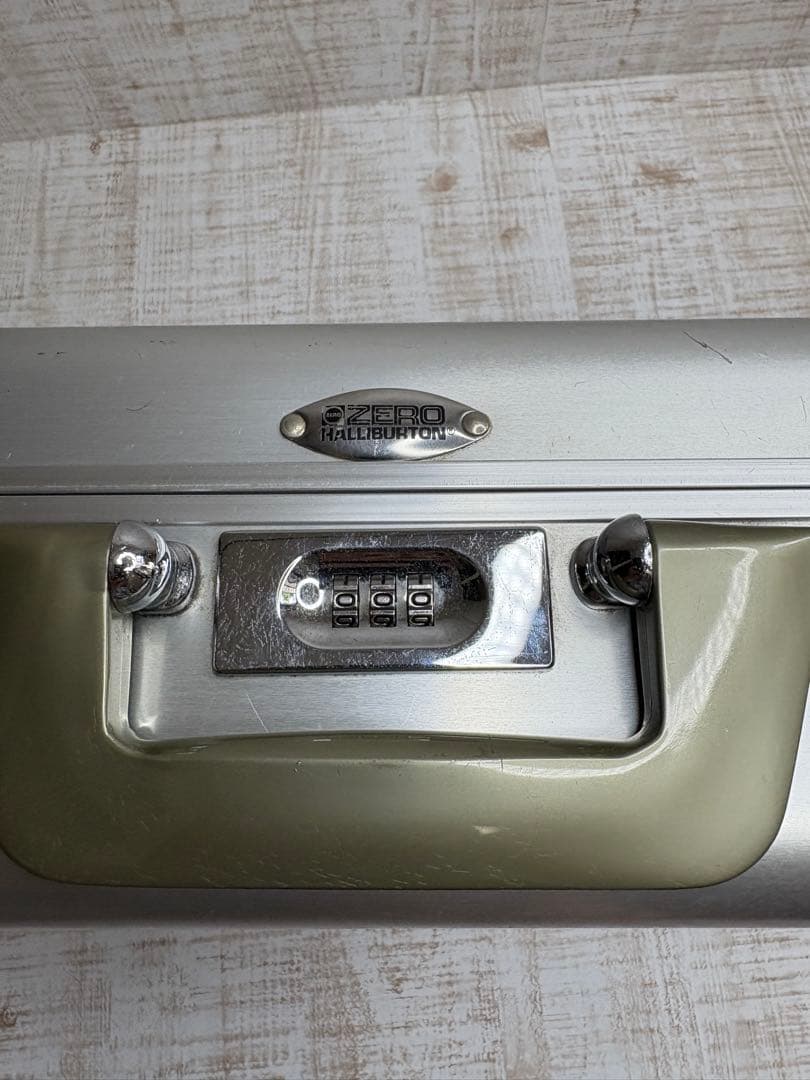 ゼロハリバートン　アルミアタッシュケース　E4-SI4elite