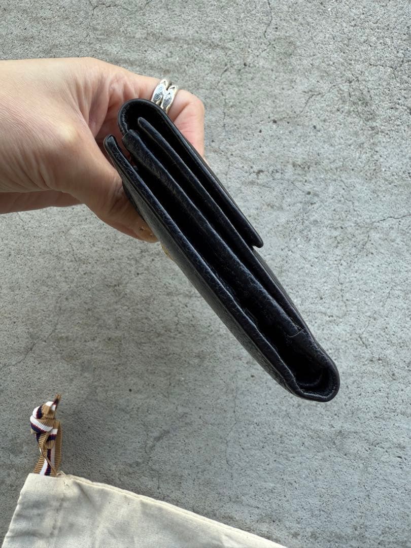 (本日限り)12000円即日発送手配可IL BISONTE 二つ折り財布 黒