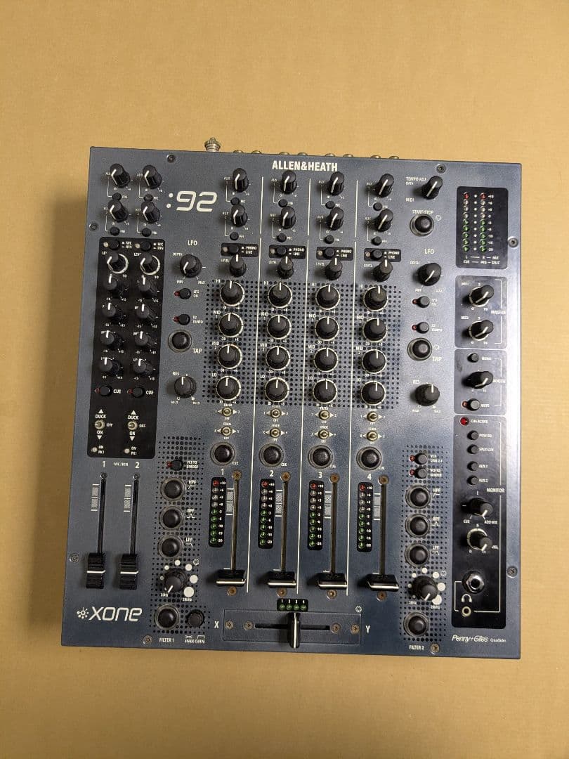 Allen & Heath Xone 92 DJミキサー