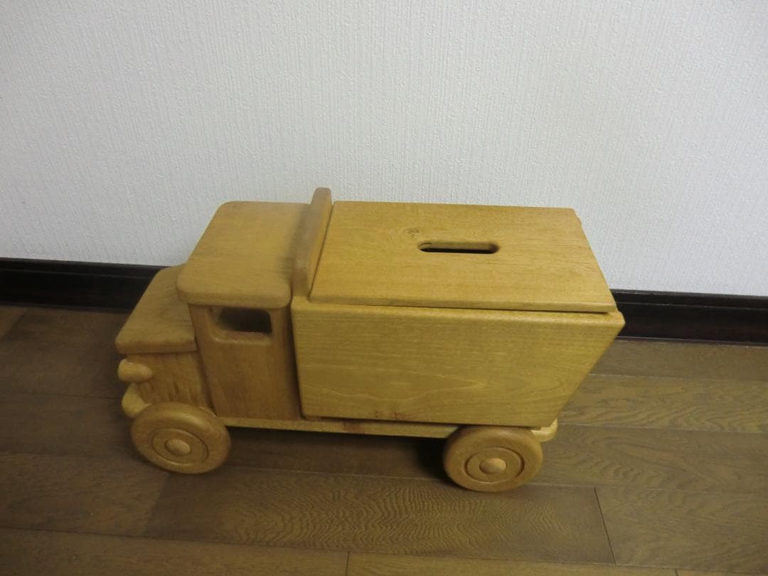 243新品・未使用　木のおもちゃ　手作り木製自動車 トラック　木製玩具　乗用玩具
