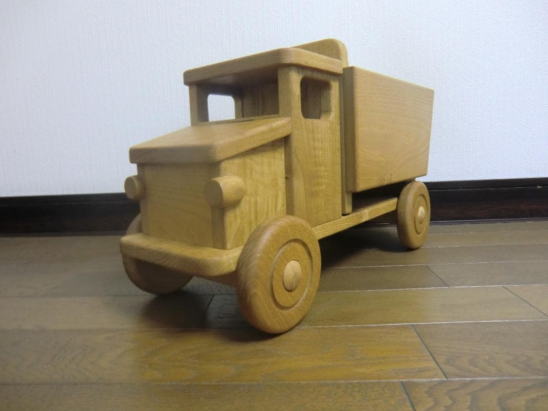 243新品・未使用　木のおもちゃ　手作り木製自動車 トラック　木製玩具　乗用玩具