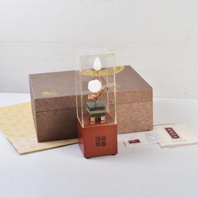 中国　松源工芸　玉石白玉彫刻　花　置物　証書・ケース・箱付　C　9108