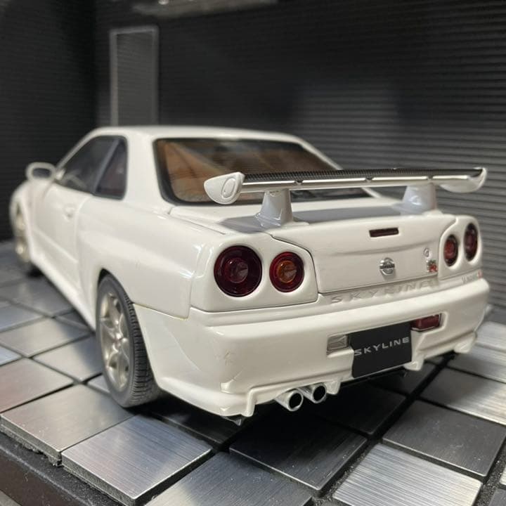 未展示品オートアート1/18 スカイライン GT-R R34 V-SPEC II