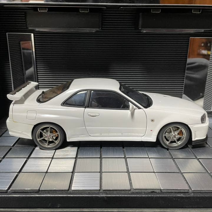 未展示品オートアート1/18 スカイライン GT-R R34 V-SPEC II