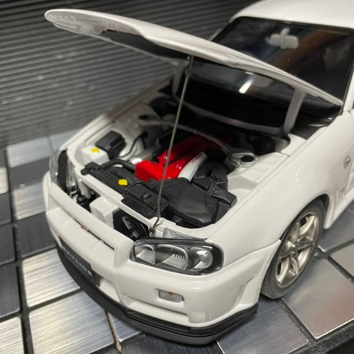 未展示品オートアート1/18 スカイライン GT-R R34 V-SPEC II