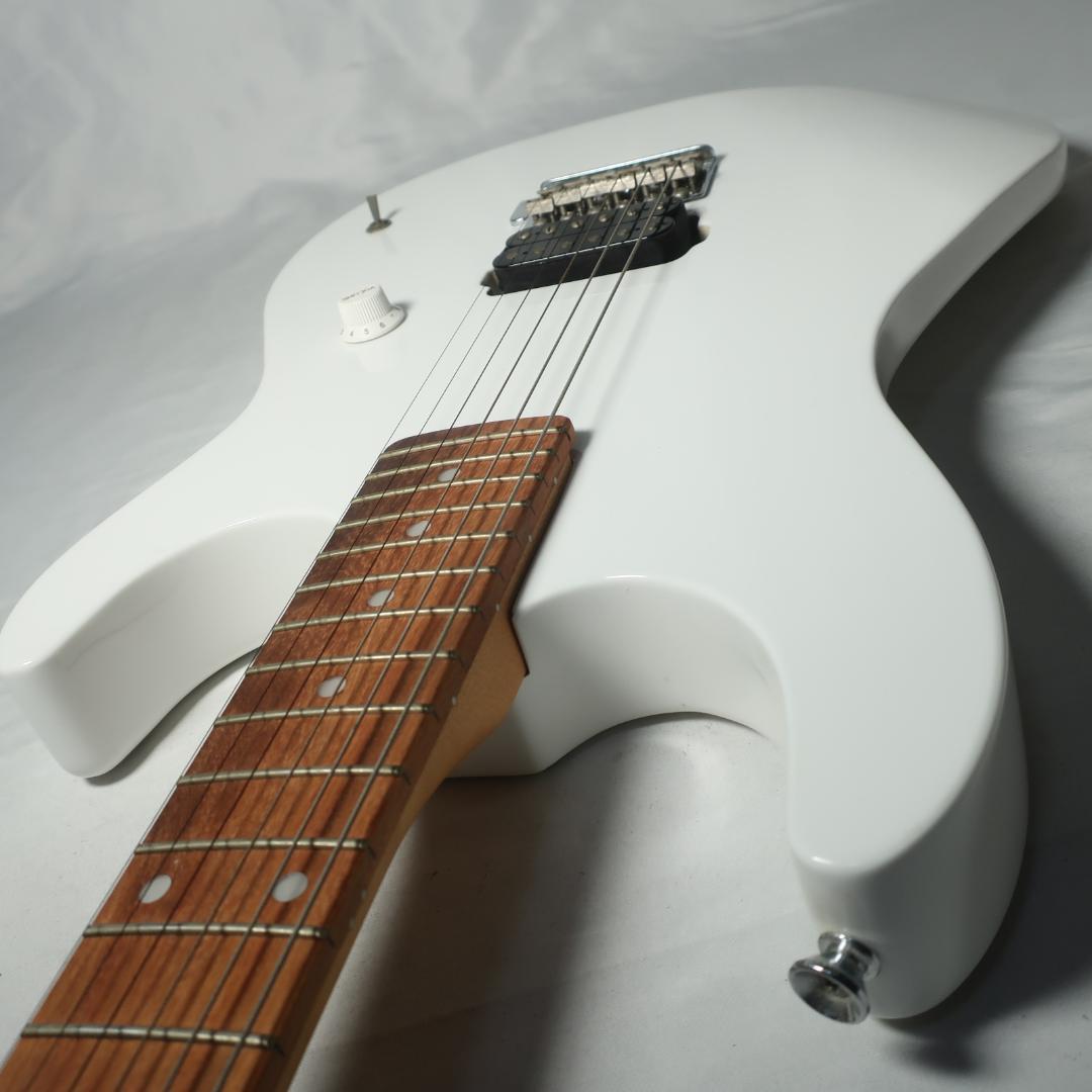 クルーソンデラックスペグ装備 キルスイッチ搭載 エレキギター ホワイト ケース付