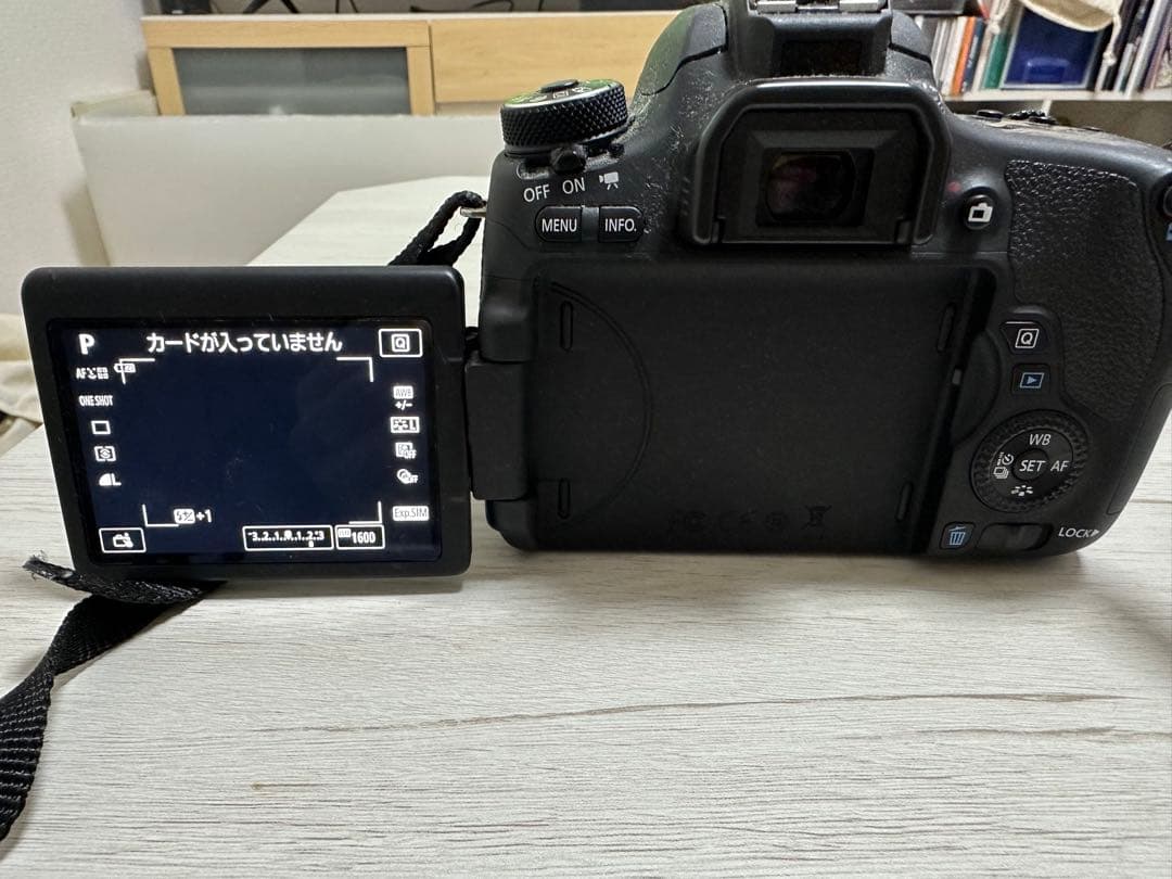 Canon デジタル一眼レフカメラ EOS 8000d本体とレンズ2本