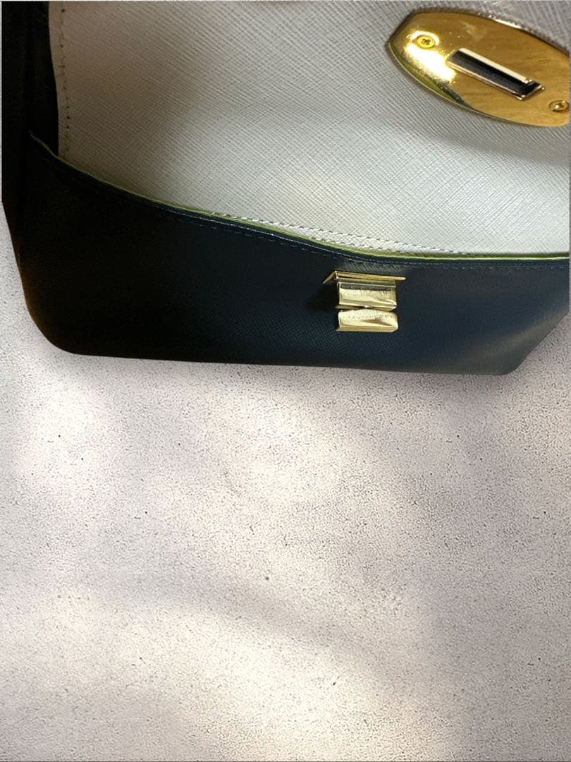 未使用級⭐︎A.D.M.J. レザー ショルダーバッグ　ターンロック 金具ネイビー