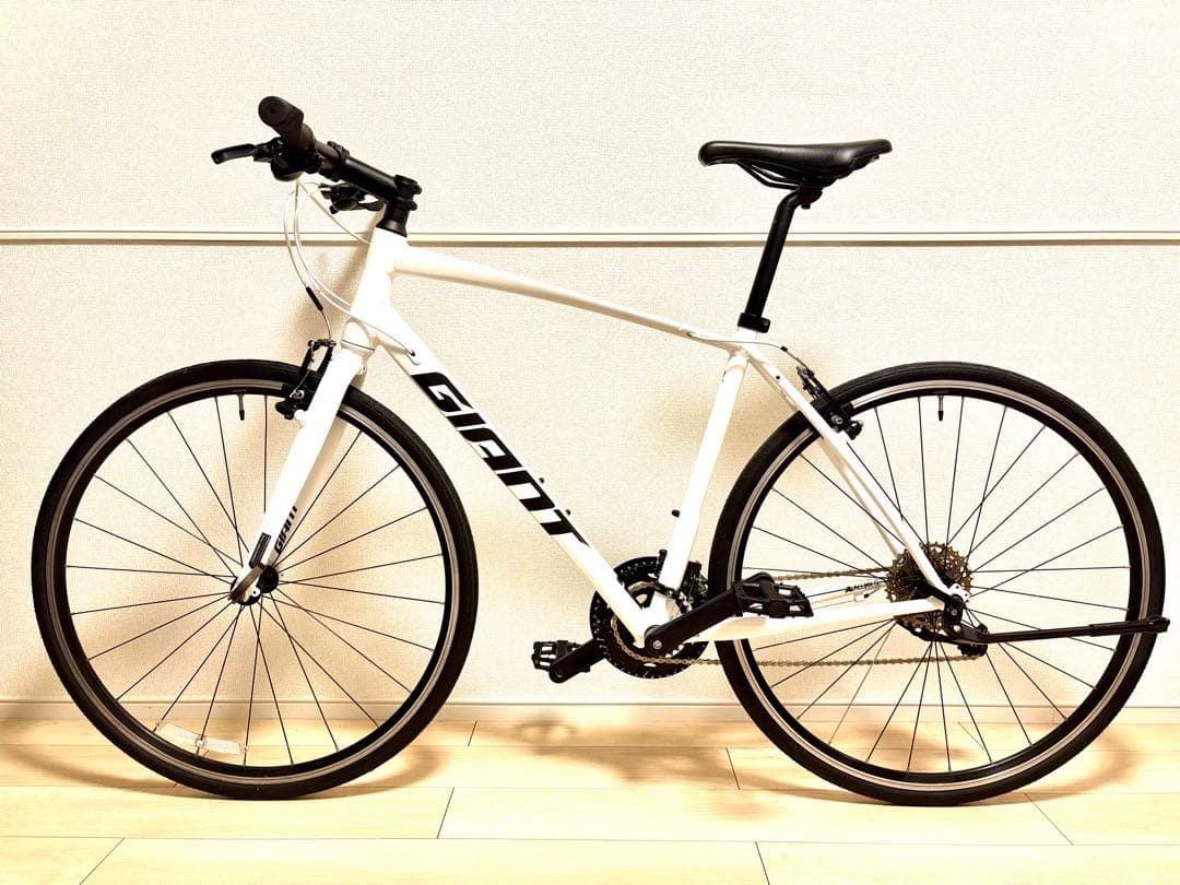 ☆高年式2022 GIANT ESCAPE RX3 人気のホワイト　Mサイズ