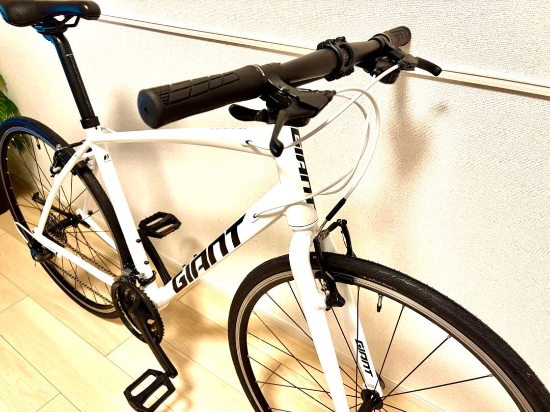 ☆高年式2022 GIANT ESCAPE RX3 人気のホワイト　Mサイズ
