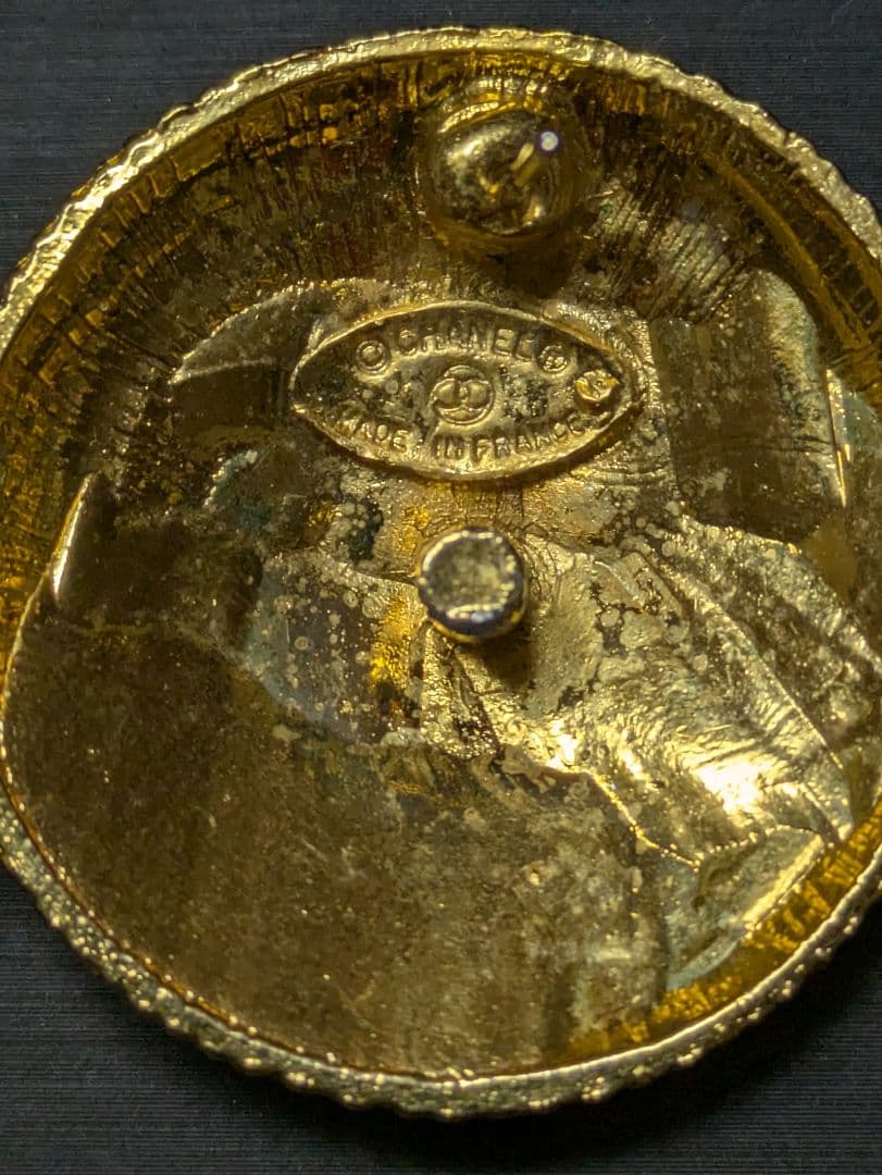 Coco Chanel ゴールドボタンピアス