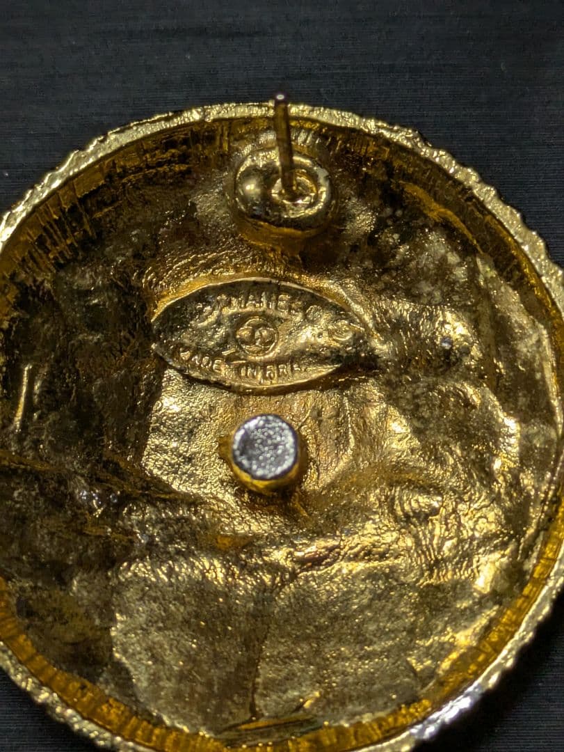 Coco Chanel ゴールドボタンピアス