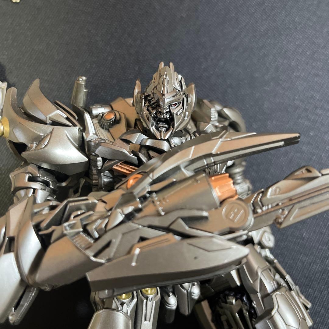 トランスフォーマー　メガトロン　フィギュア