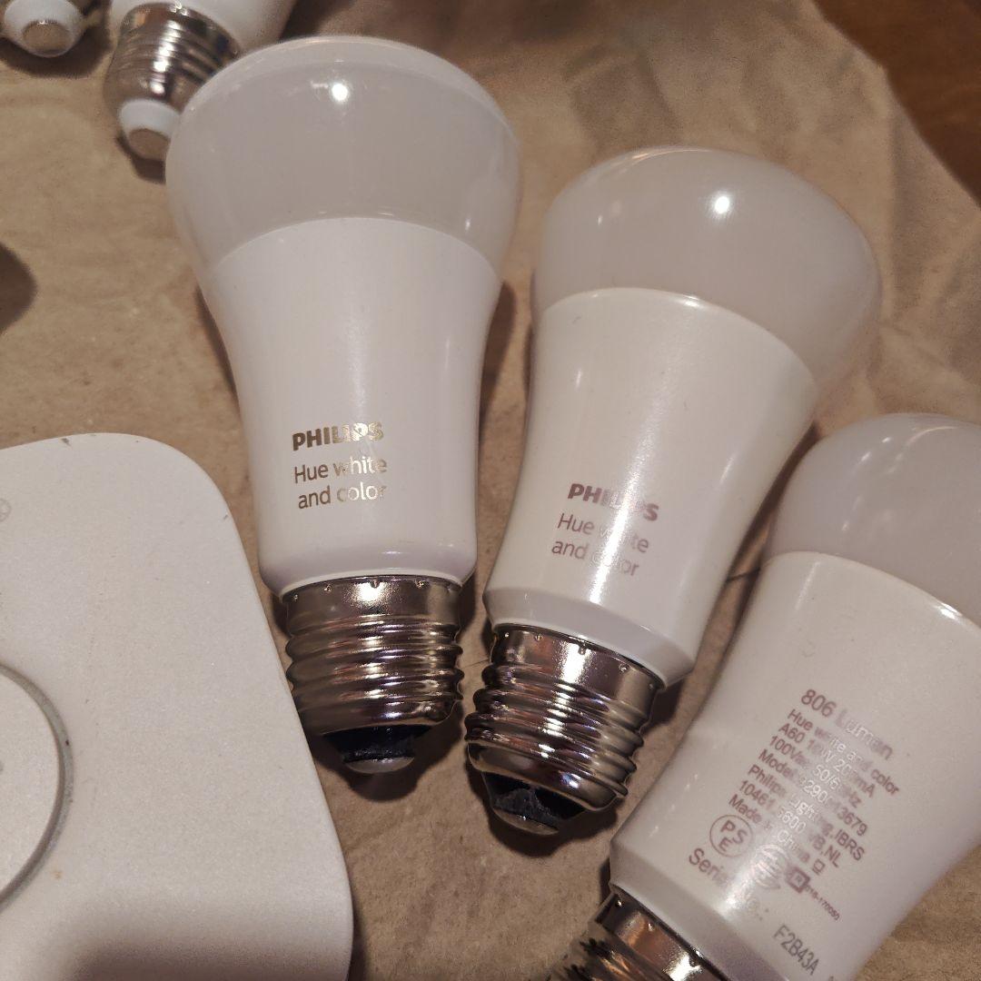 Philips Hueブリッジ&電球8個セット