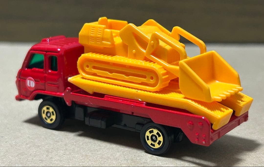 トミカ UD コンドル ブルドーザーキャリア 日本製 赤