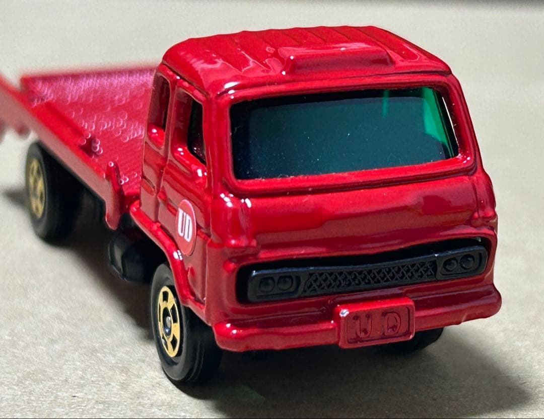 トミカ UD コンドル ブルドーザーキャリア 日本製 赤