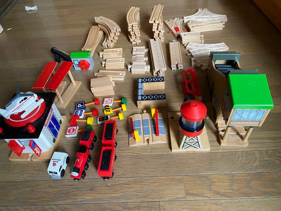 木製おもちゃ　トーマス達　ホスピタル　レール、飛行機、まとめ売り