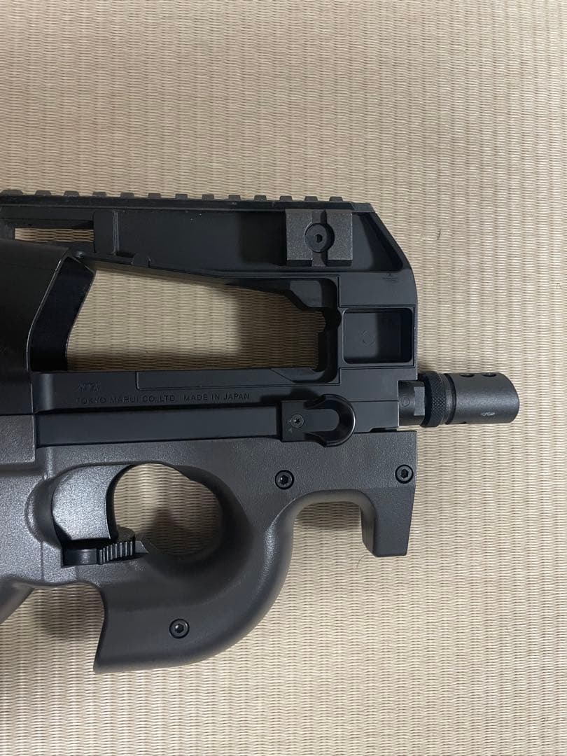 東京マルイ電動ガン　P90 マガジン2本 &キャリングバッグ付き