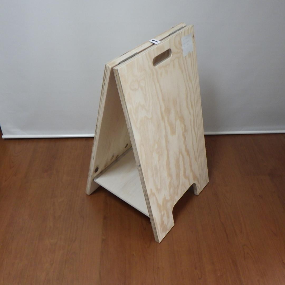 ①24㎜針葉樹合板製　立て看板　【高さ780㎜】丈夫で　風にも強い　しかも格安