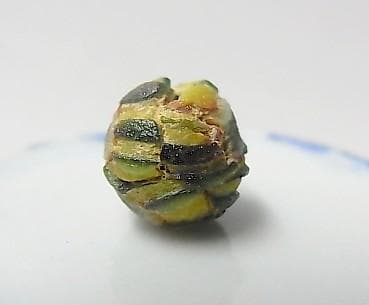 ★G2704★古代とんぼ玉 (A48) ローマ　美枯　ガラスビーズ　モザイク芯玉