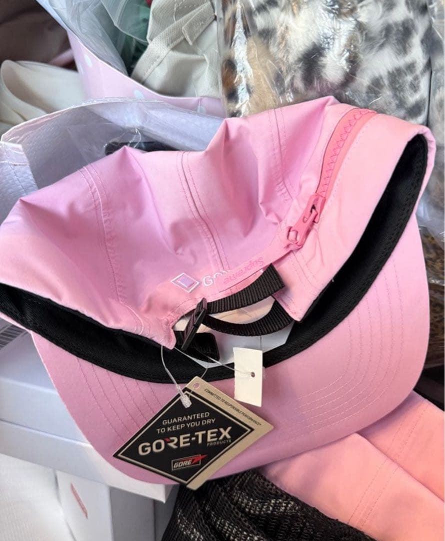 Supreme ピンクGORE-TEX Zip Pocket Camp キャップ