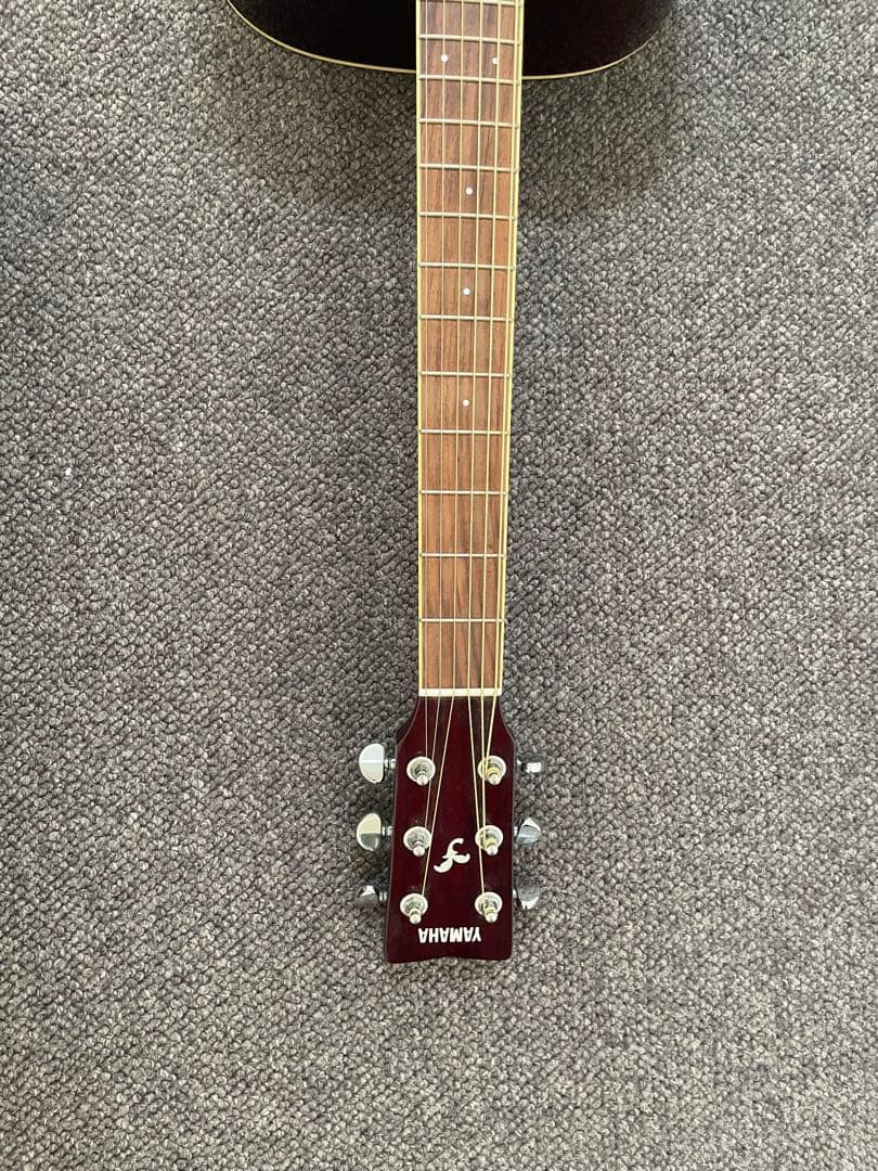 Yamaha アコースティックギター　カポ付き レッド/ブラック　FS720S