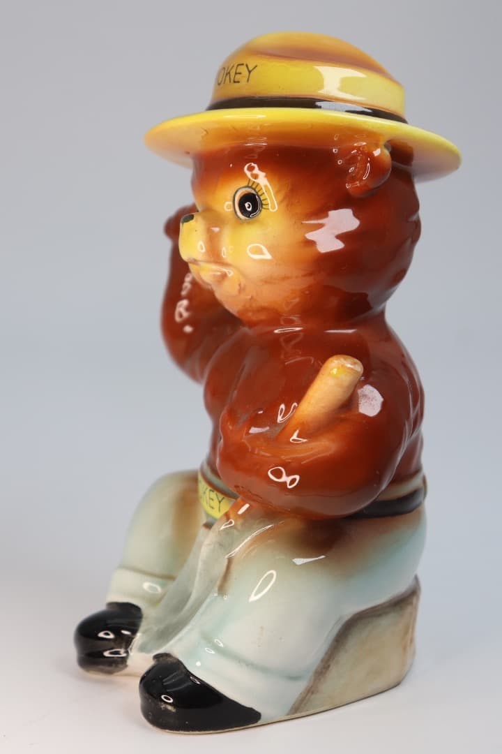 ビンテージ品　スモーキー・ザ・ベア 貯金箱 陶器製 約15cm