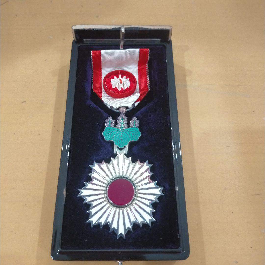 D66 勲章 勲四等旭日小綬章 外箱付