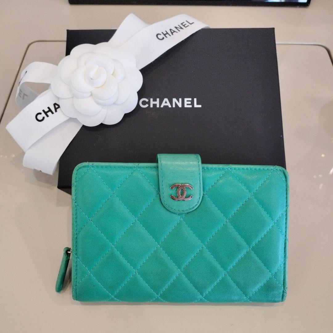CHANEL マトラッセ 二つ折りコンパクト財布