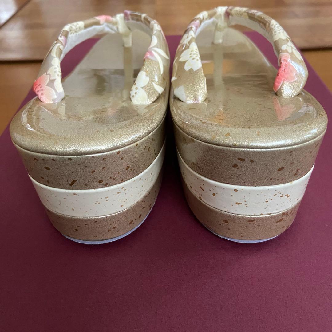 草履とバッグのセット Mサイズ　ゴールド 桜花柄　振袖・和装・成人式　フォーマル