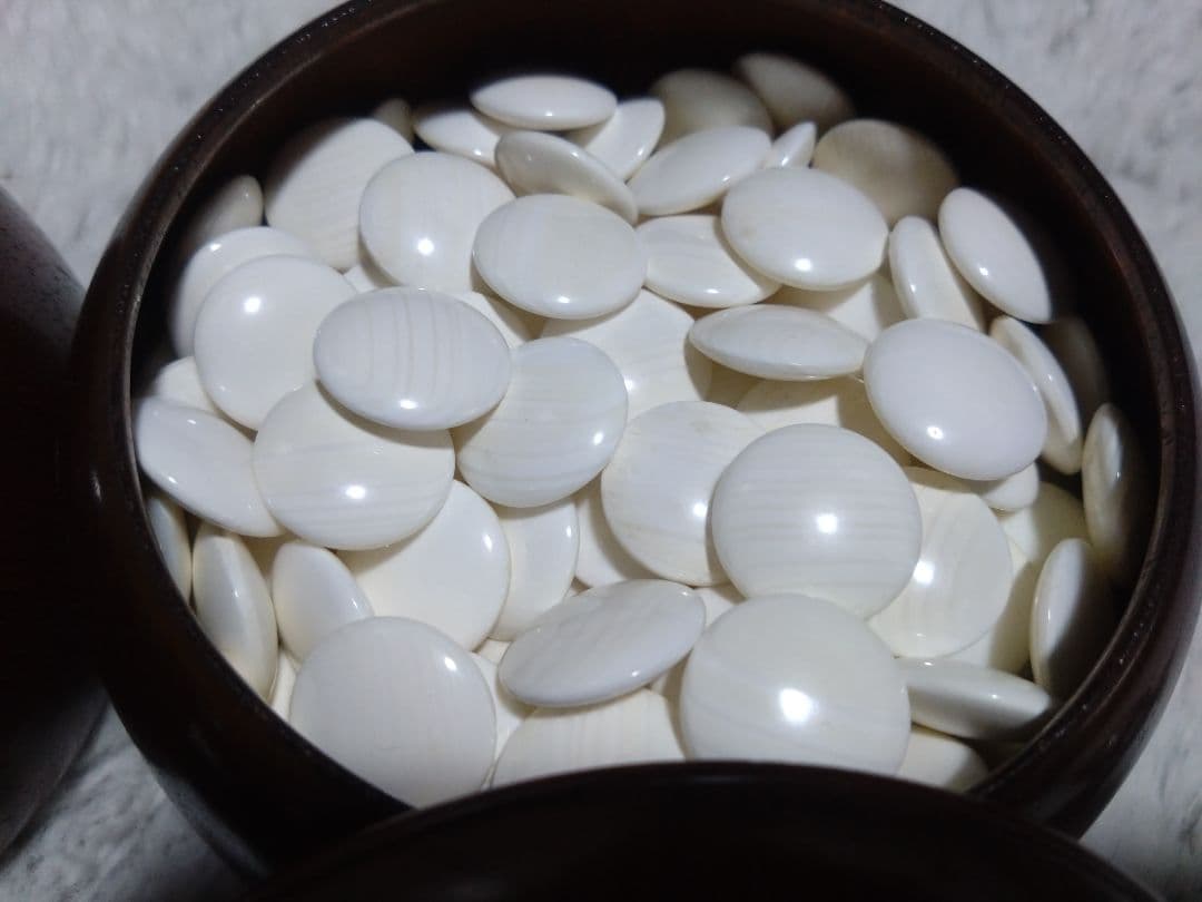 値下げ【囲碁】国産本榧　囲碁盤7.4寸　本蛤白石　那智黒石29号　囲碁セット