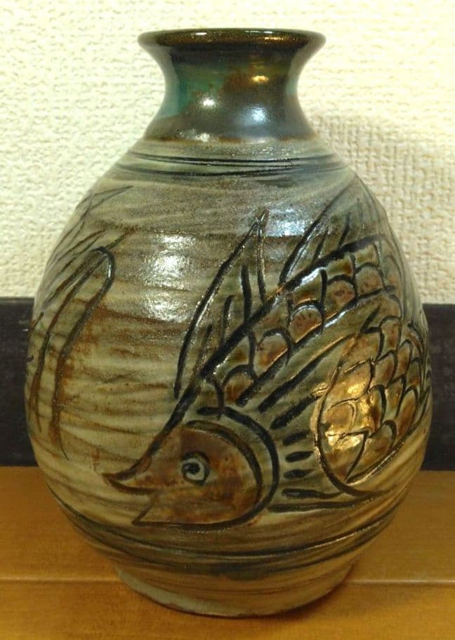 人間国宝 金城次郎 壷屋焼花瓶 栞 共箱 美品 壺屋焼 笑魚海老紋花瓶 やちむん