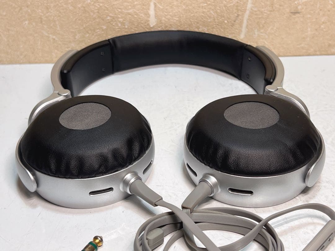 ソニーMDR-X05ヘッドホン。サイモン・コーウェル「Xエディション」