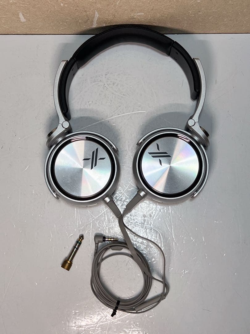 ソニーMDR-X05ヘッドホン。サイモン・コーウェル「Xエディション」