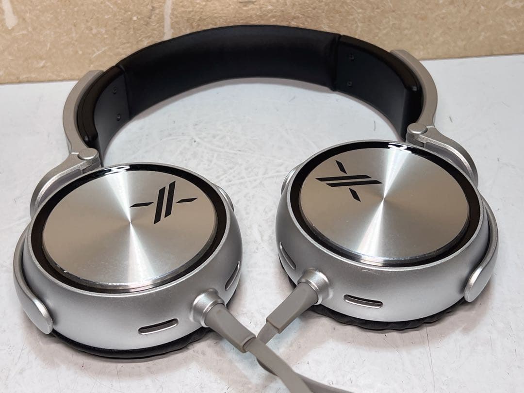 ソニーMDR-X05ヘッドホン。サイモン・コーウェル「Xエディション」