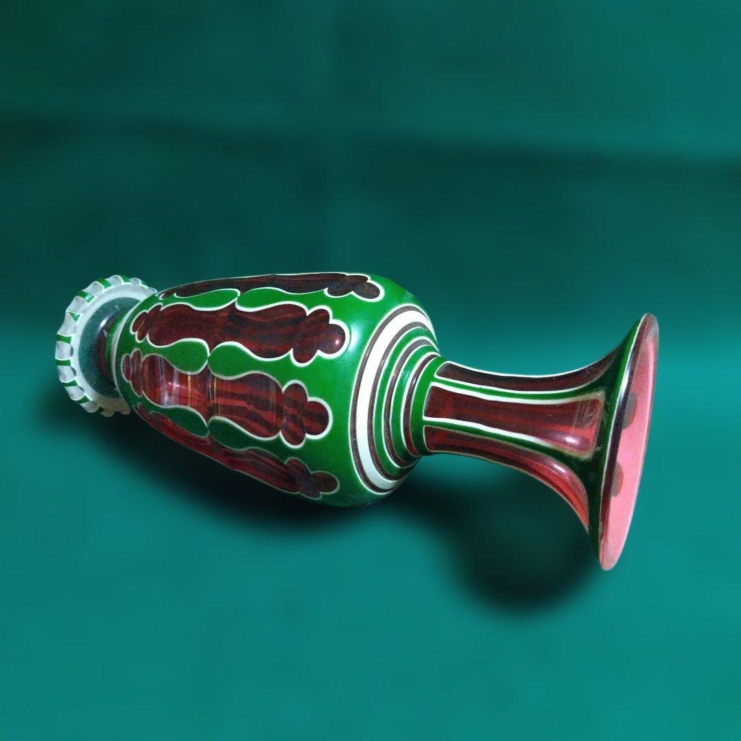 装飾的なガラス花瓶 緑と赤　ベネチアグラス　傷みはありません。