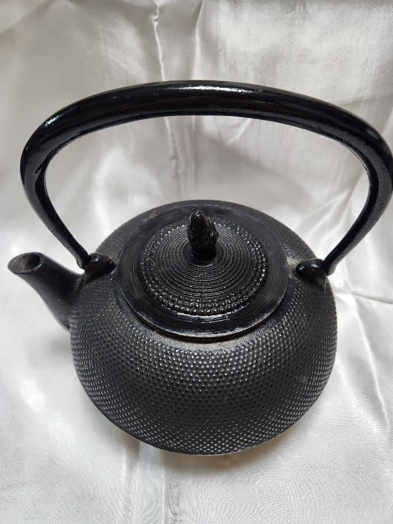 黒い鋳鉄製鉄瓶(昭和レトロ)