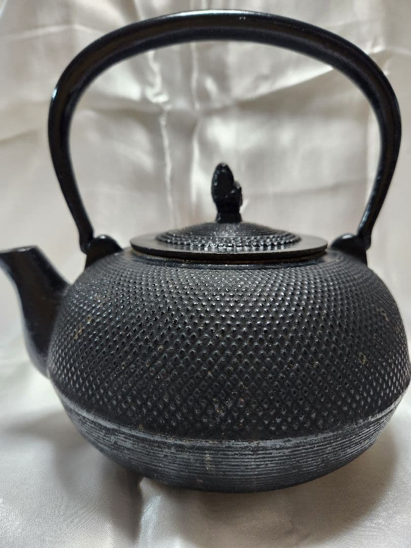 黒い鋳鉄製鉄瓶(昭和レトロ)