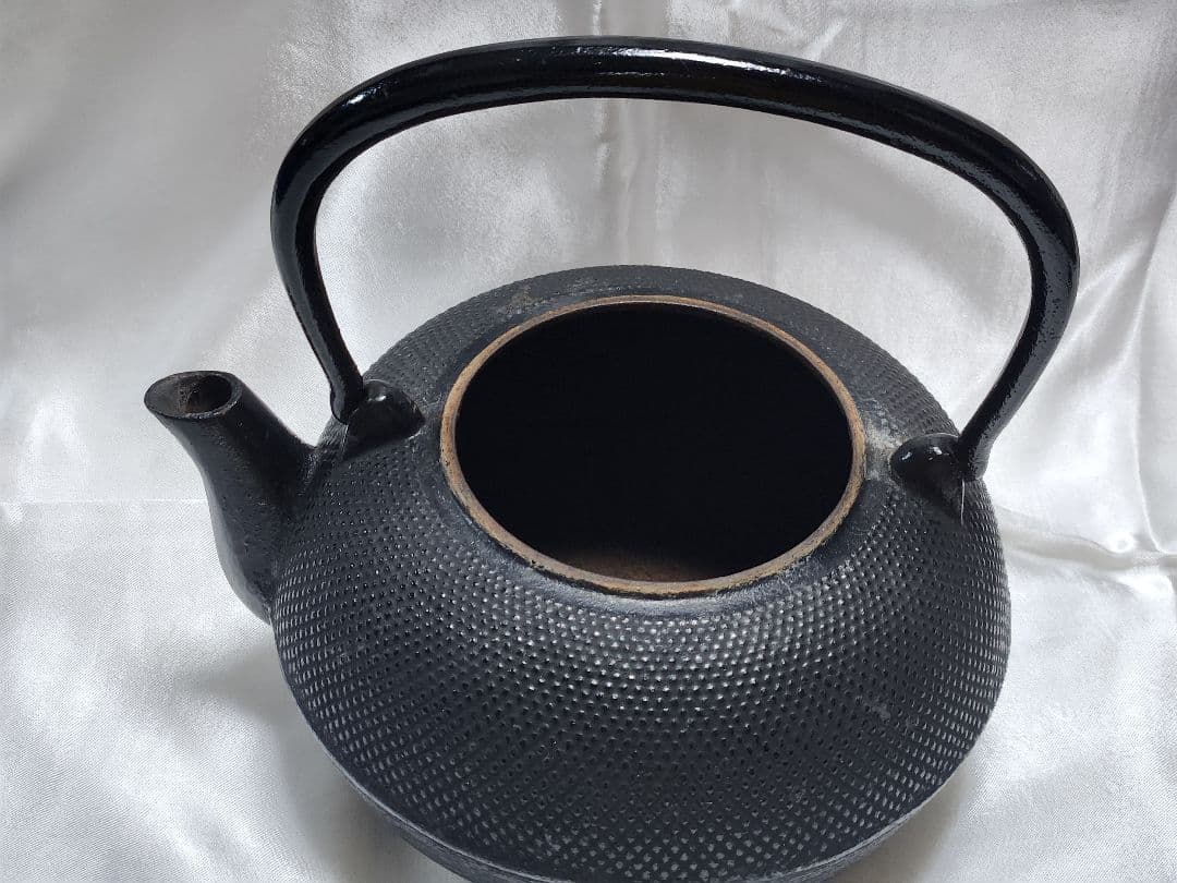 黒い鋳鉄製鉄瓶(昭和レトロ)