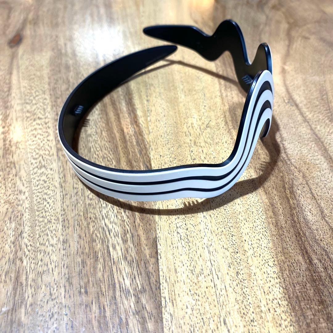 アレクサンドル　ドゥ　パリ　カチューシャ　白　ウエーブ　モダン　ヘアバンド